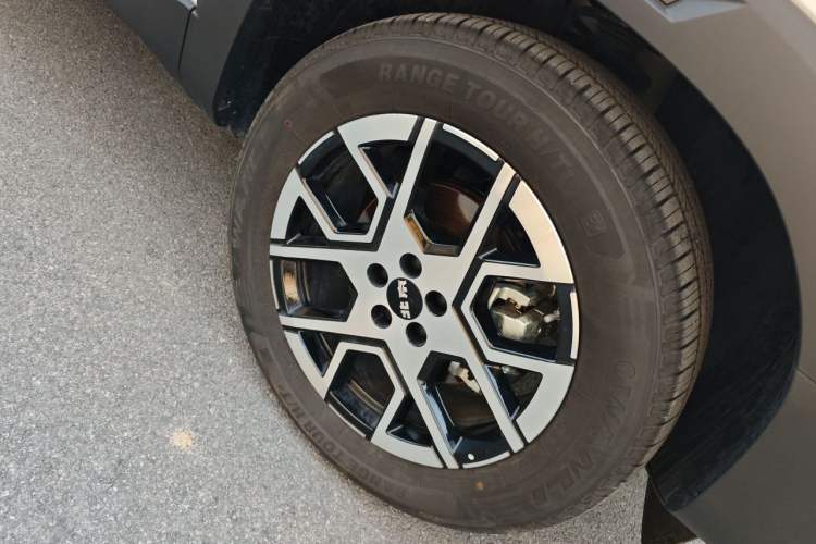 Used BAIC Off-Road BJ30 2026 Model Traveler 1.5T DCT Two-Wheel Drive Advanced Version Right Front Wheel Hub