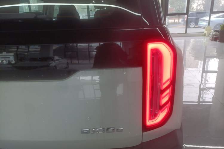 Used BAIC Off-Road BJ30 2026 Model Traveler 1.5T Hybrid Advanced Version Right Rear Taillight