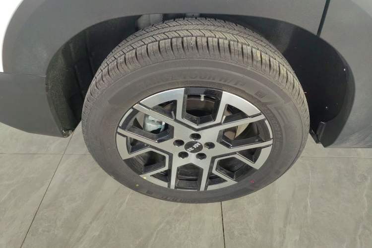 Used BAIC Off-Road BJ30 2026 Model Traveler 1.5T DCT Two-Wheel Drive Advanced Version Right Rear Wheel Hub
