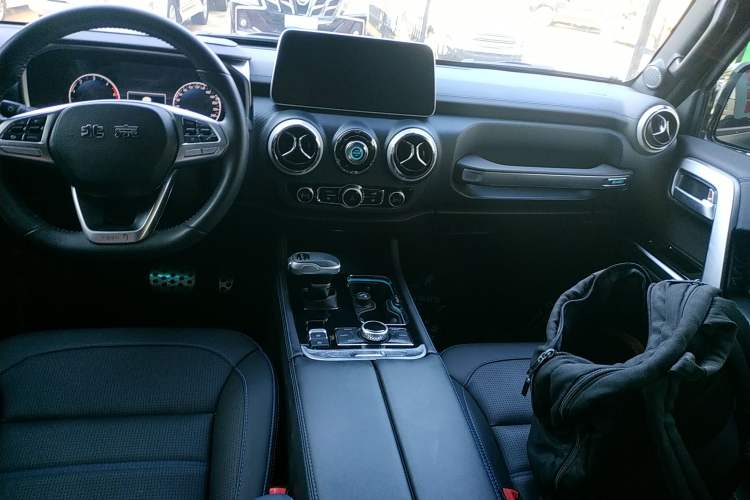 Used BAIC Off-Road BJ40 2023 2.0D Automatic Four-Wheel Drive Blade Hero Edition Adventurer Type Audio And AC Panel