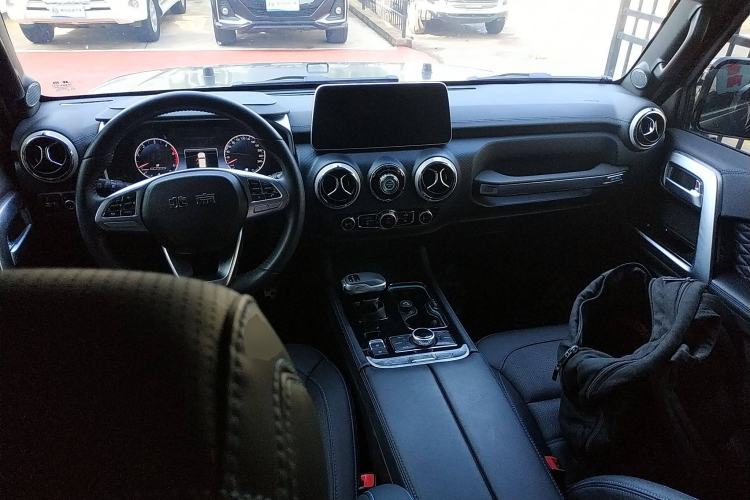 Used BAIC Off-Road BJ40 2023 2.0D Automatic Four-Wheel Drive Blade Hero Edition Adventurer Type Center Console