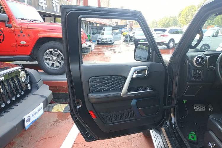 Used BAIC Off-Road BJ40 2023 2.0D Automatic Four-Wheel Drive Blade Hero Edition Adventurer Type Left Front Door Interior
