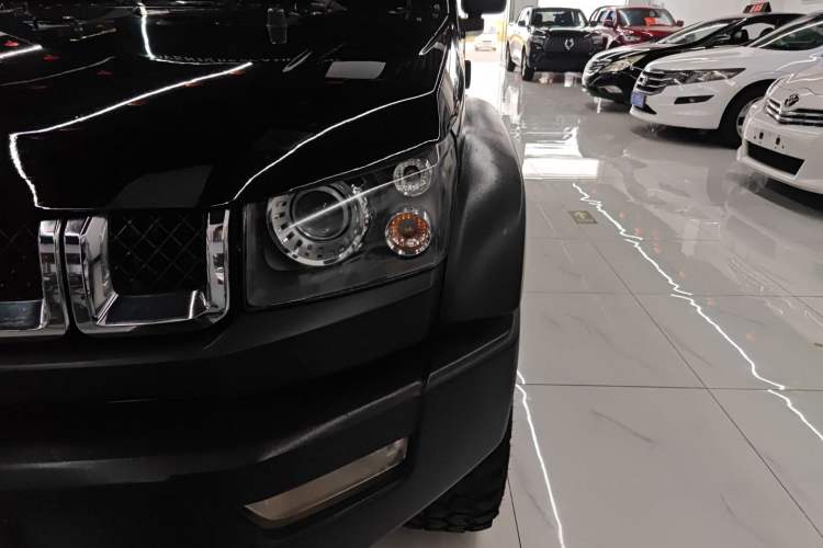 Used BAIC Off-Road BJ40 2016 40L 2.3T Automatic Two-Wheel Drive Luxury Edition Left Front Headlight