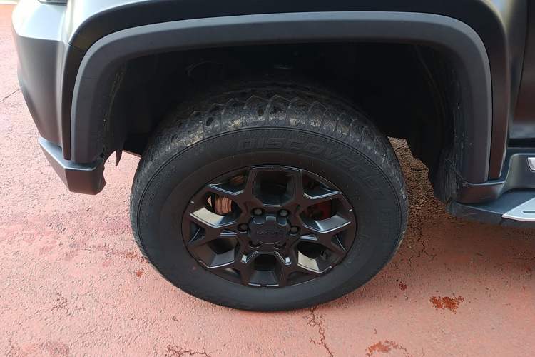 Used BAIC Off-Road BJ40 2023 2.0D Automatic Four-Wheel Drive Blade Hero Edition Adventurer Type Left Front Wheel Hub