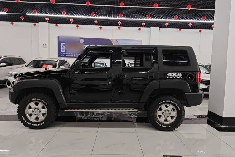 Used BAIC Off-Road BJ40 2016 40L 2.3T Automatic Two-Wheel Drive Luxury Edition Left Side