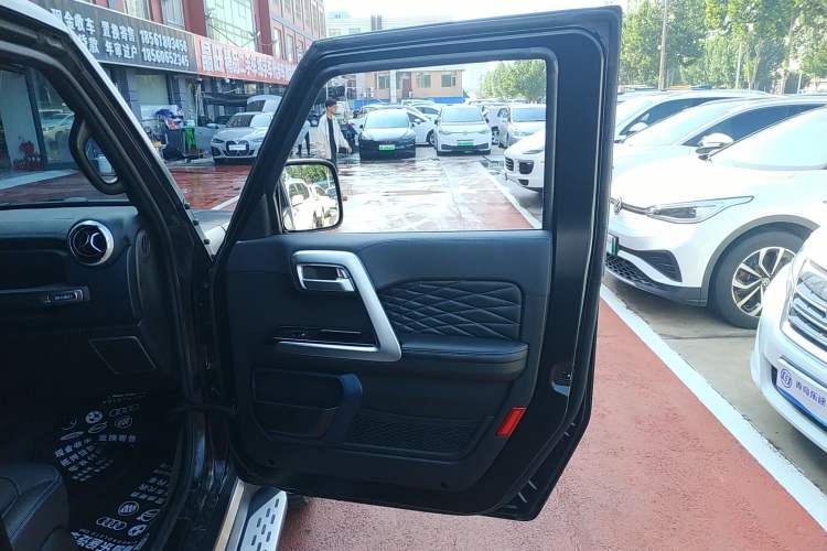Used BAIC Off-Road BJ40 2023 2.0D Automatic Four-Wheel Drive Blade Hero Edition Adventurer Type Right Front Door Interior