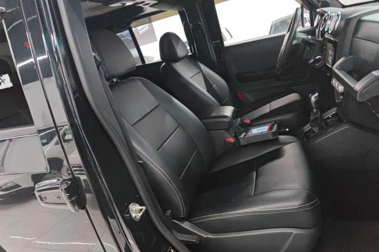 Used BAIC Off-Road BJ40 2016 40L 2.3T Automatic Two-Wheel Drive Luxury Edition Right Front Seat