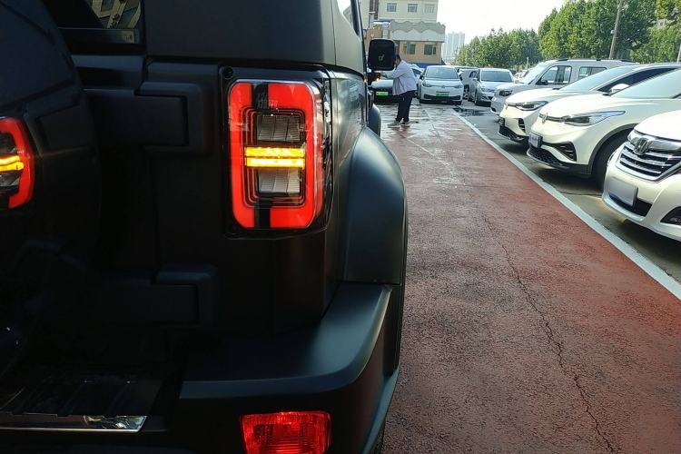 Used BAIC Off-Road BJ40 2023 2.0D Automatic Four-Wheel Drive Blade Hero Edition Adventurer Type Right Rear Taillight