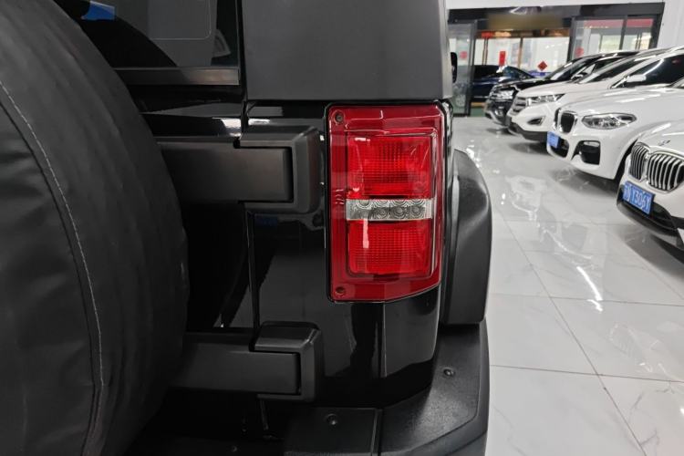 Used BAIC Off-Road BJ40 2016 40L 2.3T Automatic Two-Wheel Drive Luxury Edition Right Rear Taillight