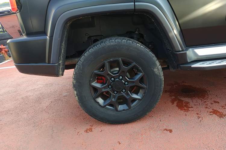 Used BAIC Off-Road BJ40 2023 2.0D Automatic Four-Wheel Drive Blade Hero Edition Adventurer Type Right Rear Wheel Hub