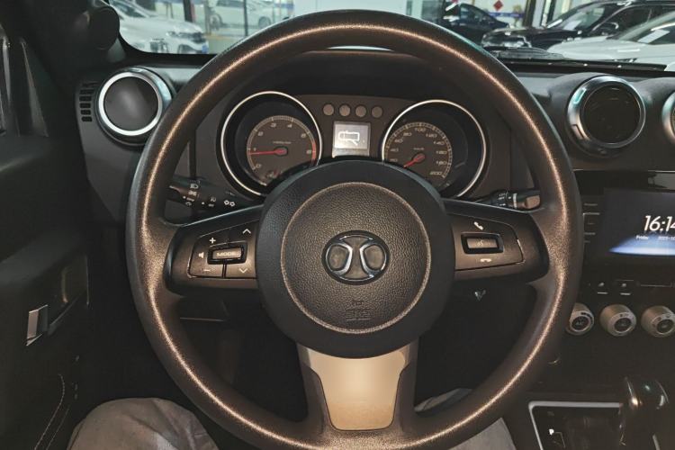 Used BAIC Off-Road BJ40 2016 40L 2.3T Automatic Two-Wheel Drive Luxury Edition Steering Wheel