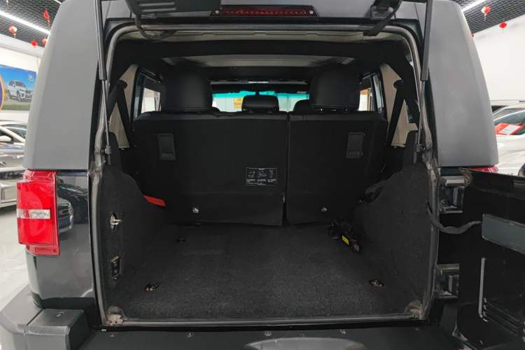 Used BAIC Off-Road BJ40 2016 40L 2.3T Automatic Two-Wheel Drive Luxury Edition Trunk