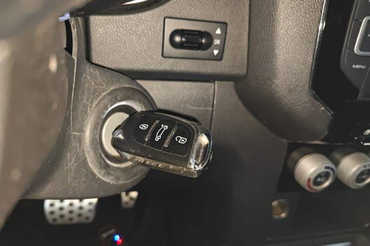 Used BAIC Off-Road BJ40 2016 40L 2.3T Automatic Two-Wheel Drive Luxury Edition Vehicle Key