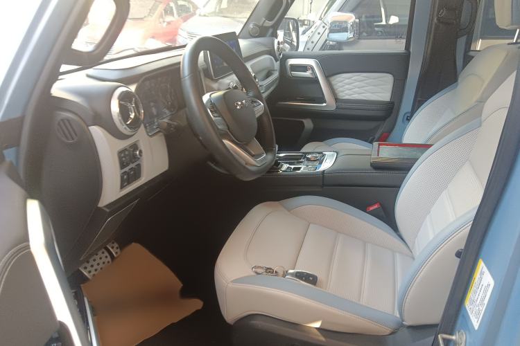 Used BAIC Off-Road BJ40 2023 2.0D Automatic Four-Wheel Drive Blade Hero Edition Adventurer Type Left Front Seat
