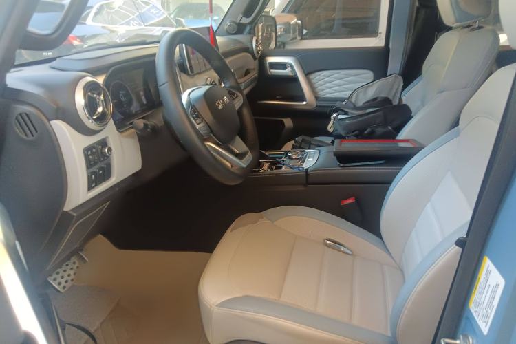 Used BAIC Off-Road BJ40 2023 2.0D Automatic Four-Wheel Drive Blade Hero Edition Adventurer Type Left Front Seat