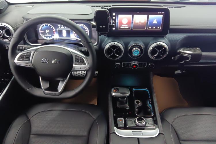 Used BAIC Off-Road BJ40 2023 2.0T Automatic Four-Wheel Drive Urban Hunter Edition Chivalrous Type Center Console