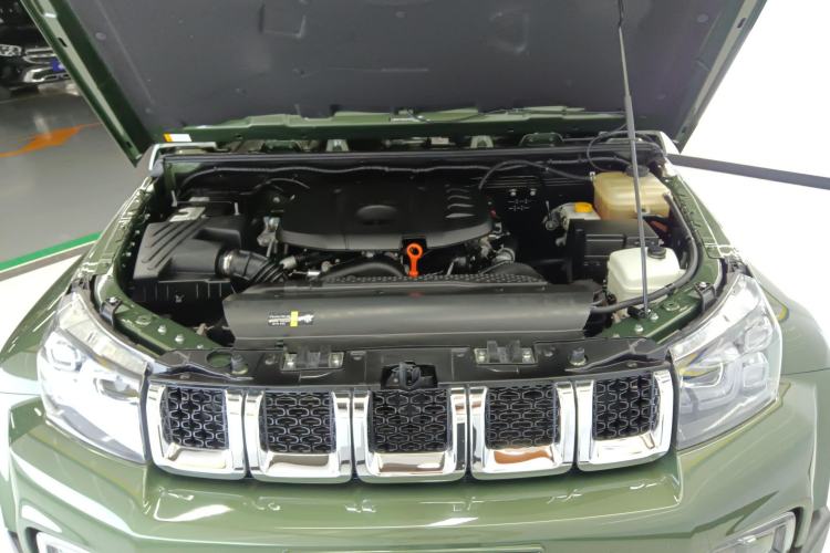 Used BAIC Off-Road BJ40 2023 2.0T Automatic Four-Wheel Drive Urban Hunter Edition Chivalrous Type Engine Bay