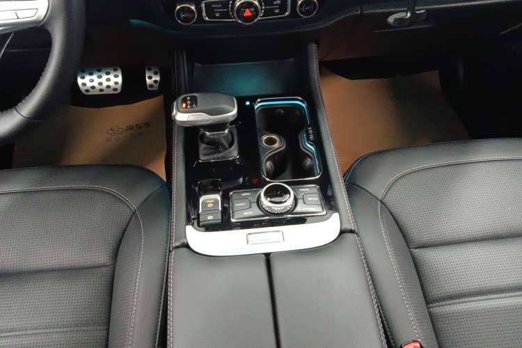 Used BAIC Off-Road BJ40 2023 2.0T Automatic Four-Wheel Drive Urban Hunter Edition Chivalrous Type Gear Lever