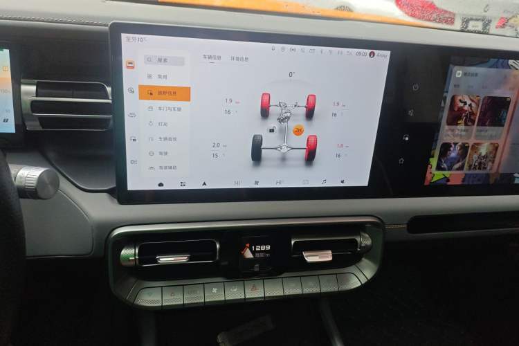 Used BAIC Off-Road BJ40 2024 2.0T All-New Urban Hunter Edition Chivalrous Style Audio And AC Panel