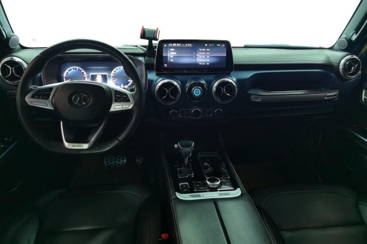 Used BAIC Off-Road BJ40 2019 2.3T Automatic Four-Wheel Drive Ring the Tower Champion Edition China VI Center Console
