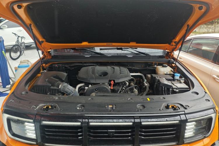 Used BAIC Off-Road BJ40 2024 2.0T All-New Urban Hunter Edition Chivalrous Style Engine Bay