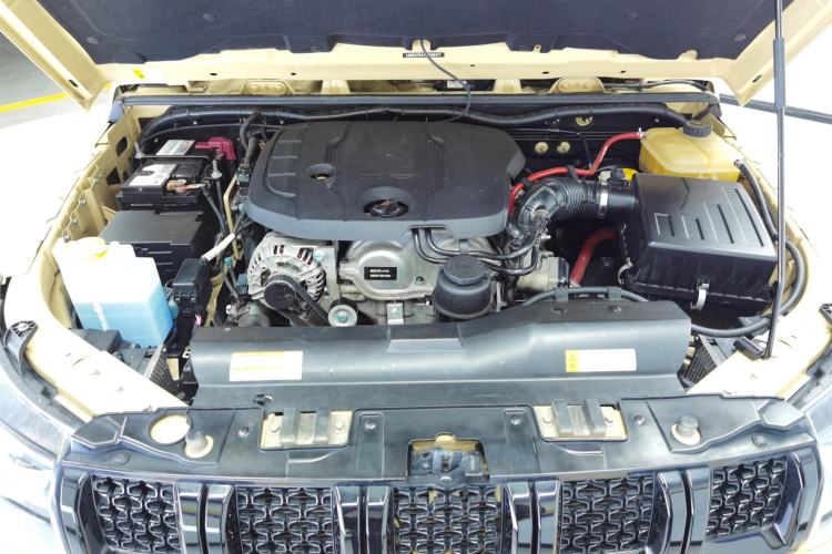 Used BAIC Off-Road BJ40 2019 2.3T Automatic Four-Wheel Drive Ring the Tower Champion Edition China VI Engine Bay