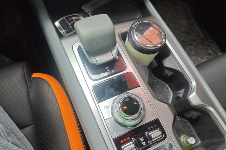 Used BAIC Off-Road BJ40 2024 2.0T All-New Urban Hunter Edition Chivalrous Style Gear Lever