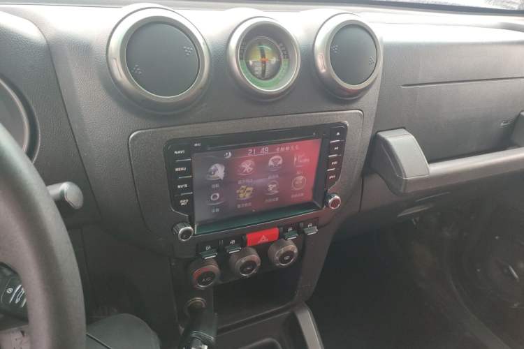 Used BAIC Off-Road BJ40 2014 2.4L Manual Exploration Edition Audio And AC Panel