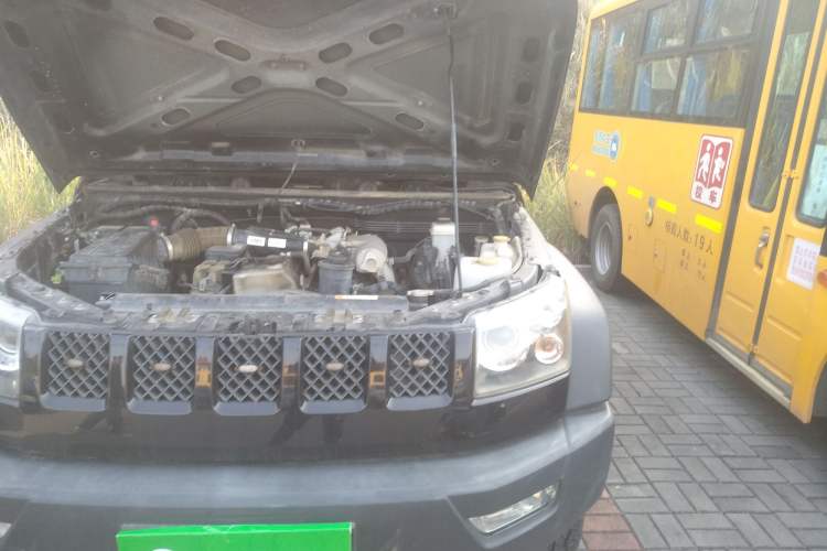 Used BAIC Off-Road BJ40 2014 2.4L Manual Cross-Country Edition Engine Bay Left