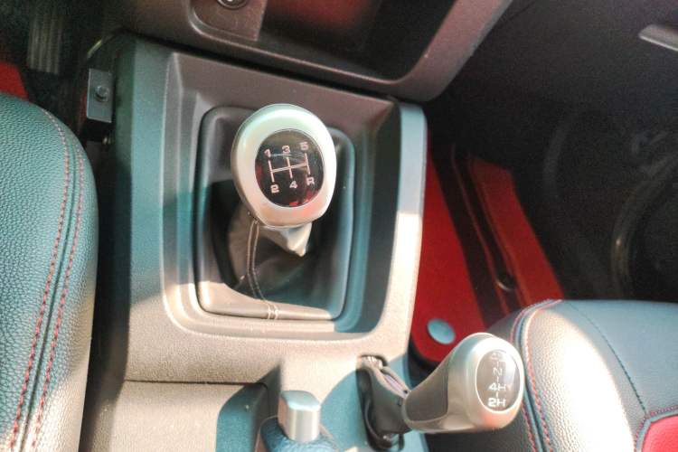 Used BAIC Off-Road BJ40 2014 2.4L Manual Cross-Country Edition Gear Lever