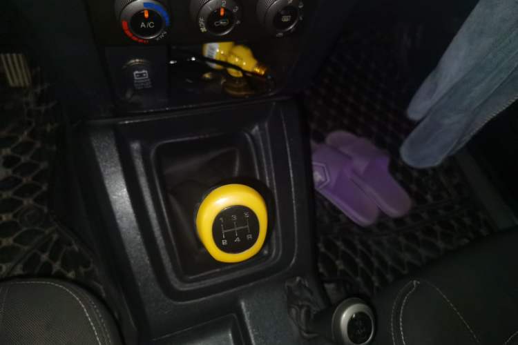 Used BAIC Off-Road BJ40 2014 2.4L Manual Cool Wilderness Edition Gear Lever