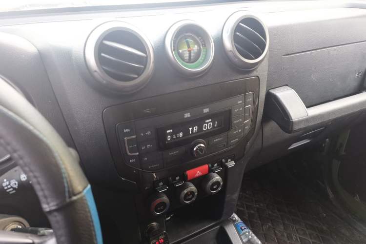 Used BAIC Off-Road BJ40 2014 2.4L Manual Cross-Country Edition Audio And AC Panel