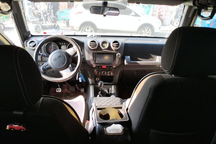 Used BAIC Off-Road BJ40 2014 2.4L Manual Cross-Country Edition Center Console