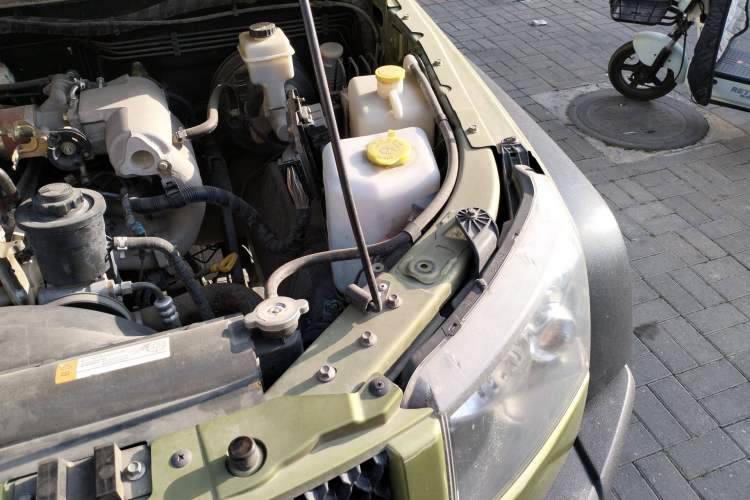 Used BAIC Off-Road BJ40 2014 2.4L Manual Cross-Country Edition Engine Bay Left