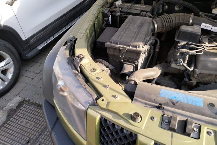 Used BAIC Off-Road BJ40 2014 2.4L Manual Cross-Country Edition Engine Bay Right