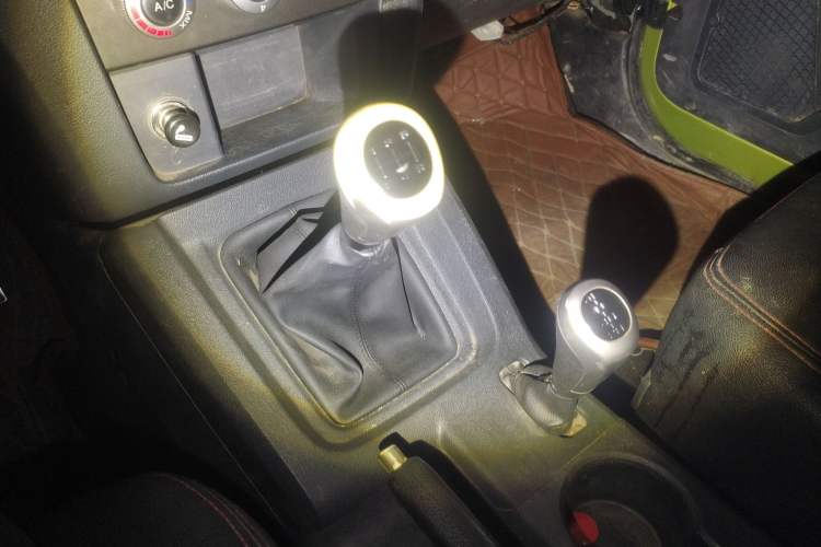 Used BAIC Off-Road BJ40 2014 2.4L Manual Cross-Country Edition Gear Lever
