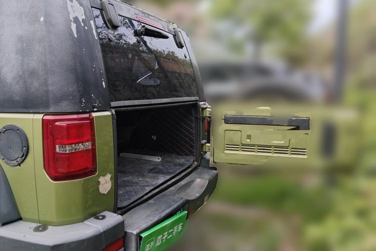Used BAIC Off-Road BJ40 2014 2.4L Manual Cross-Country Edition Trunk