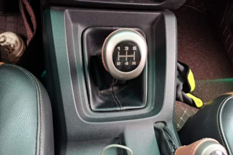 Used BAIC Off-Road BJ40 2014 2.4L Manual Cool Wilderness Edition Gear Lever
