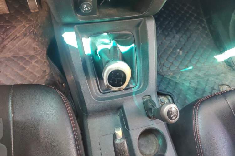 Used BAIC Off-Road BJ40 2014 2.4L Manual Cross-Country Edition Gear Lever