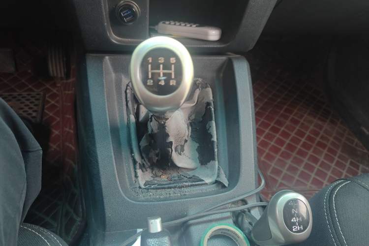 Used BAIC Off-Road BJ40 2014 2.4L Manual Cross-Country Edition Gear Lever