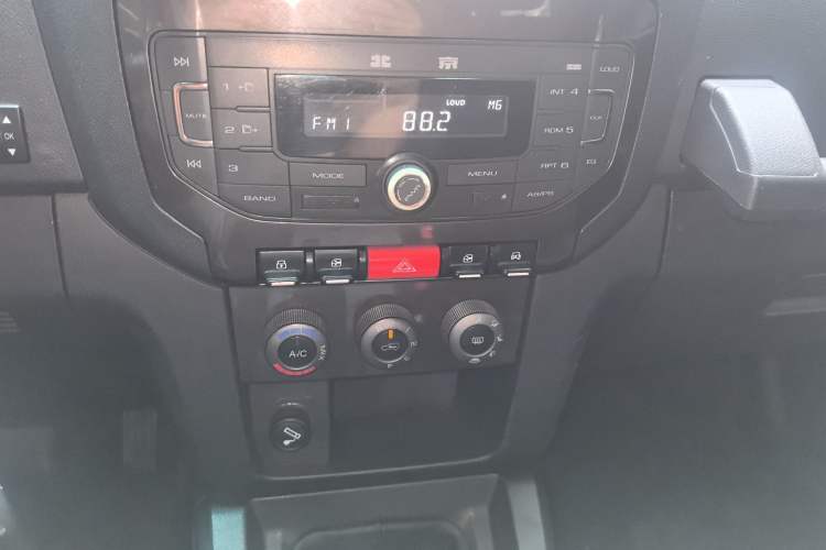 Used BAIC Off-Road BJ40 2014 2.4L Manual Cross-Country Edition Audio And AC Panel