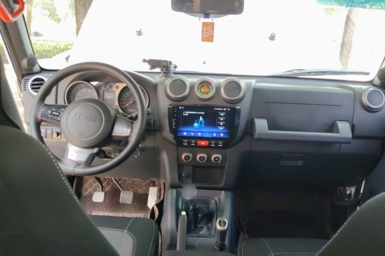 Used BAIC Off-Road BJ40 2014 2.4L Manual Cross-Country Edition Center Console
