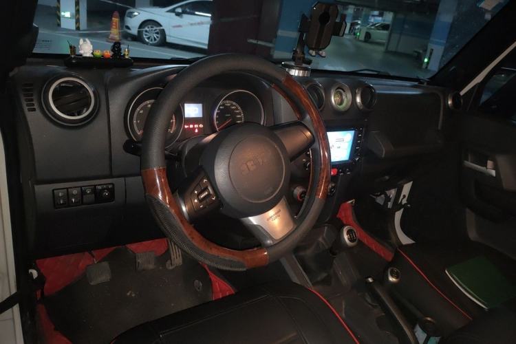 Used BAIC Off-Road BJ40 2014 2.4L Manual Cross-Country Edition Center Console