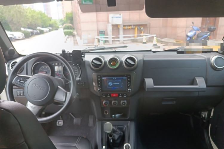 Used BAIC Off-Road BJ40 2014 2.4L Manual Cross-Country Edition Center Console