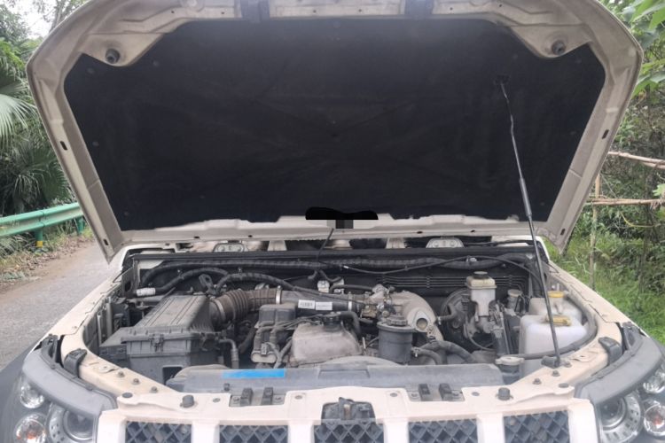 Used BAIC Off-Road BJ40 2014 2.4L Manual Cross-Country Edition Engine Bay