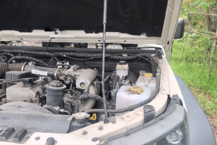 Used BAIC Off-Road BJ40 2014 2.4L Manual Cross-Country Edition Engine Bay Left