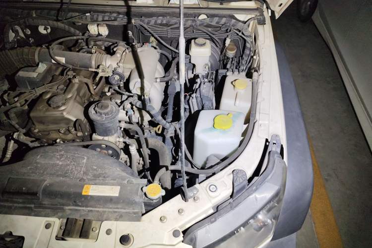 Used BAIC Off-Road BJ40 2014 2.4L Manual Cross-Country Edition Engine Bay Left