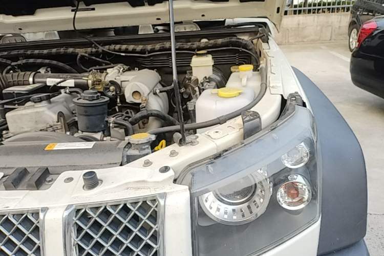 Used BAIC Off-Road BJ40 2014 2.4L Manual Cross-Country Edition Engine Bay Left