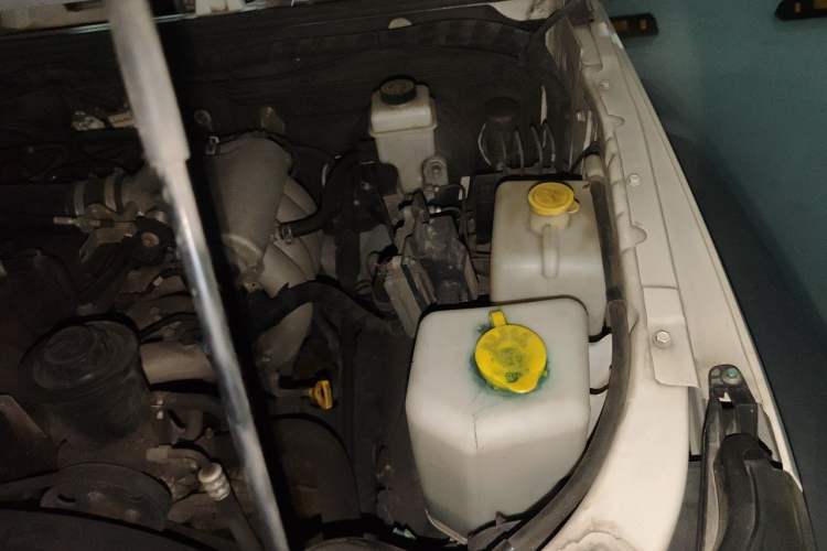 Used BAIC Off-Road BJ40 2014 2.4L Manual Cross-Country Edition Engine Bay Left