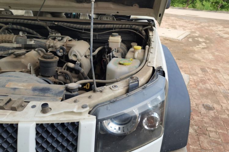 Used BAIC Off-Road BJ40 2014 2.4L Manual Cross-Country Edition Engine Bay Left